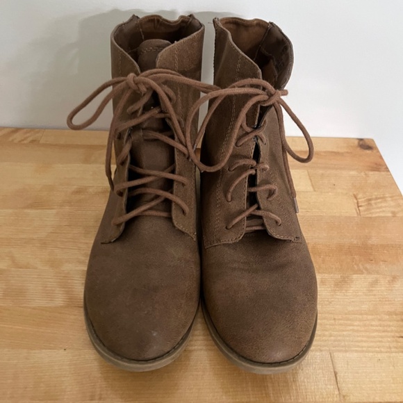 Crown vintage brown ankle boots lace front and zipper back - Picture 2 of 7